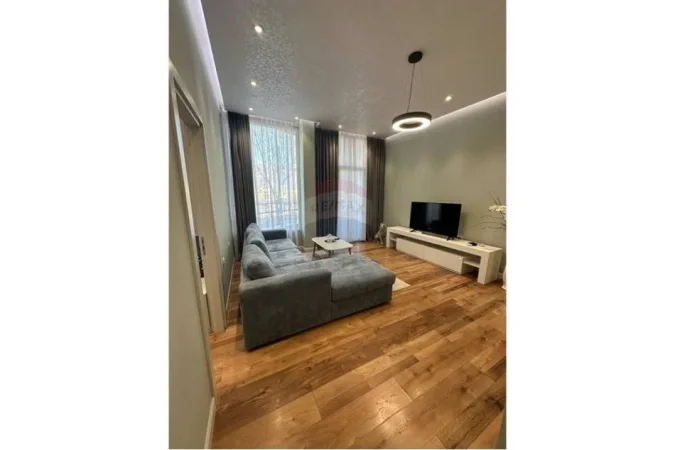 Tirane, jepet me qera apartament 2+1+Ballkon Kati 2, 119 m² 600 € (SAUK)