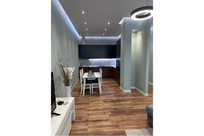 Tirane, jepet me qera apartament 2+1+Ballkon Kati 2, 119 m² 600 € (SAUK)