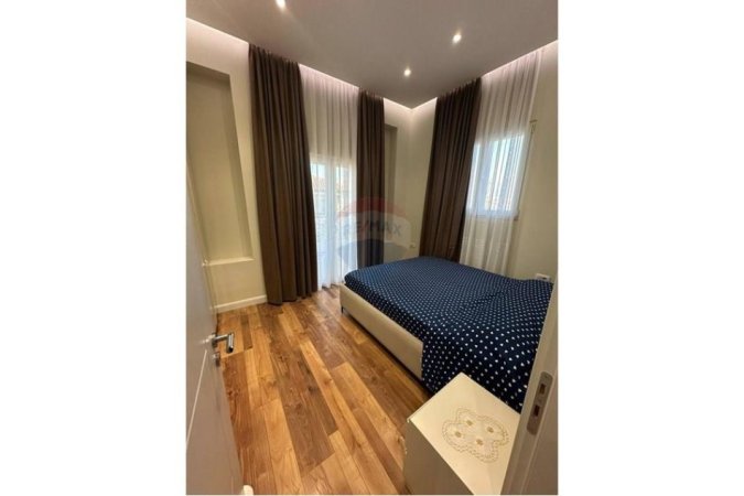 Tirane, jepet me qera apartament 2+1+Ballkon Kati 2, 119 m² 600 € (SAUK)