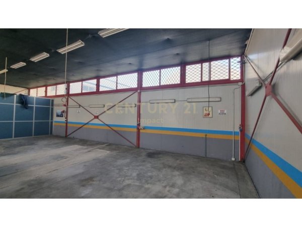 Tirane, jepet me qera ambjent biznesi Kati 0, 2.500 m² 3.000 € (RINAS)