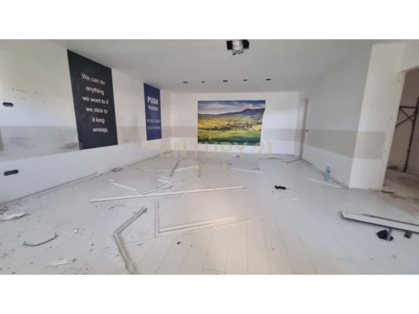 Tirane, jepet me qera ambjent biznesi Kati 0, 2.500 m² 3.000 € (RINAS)