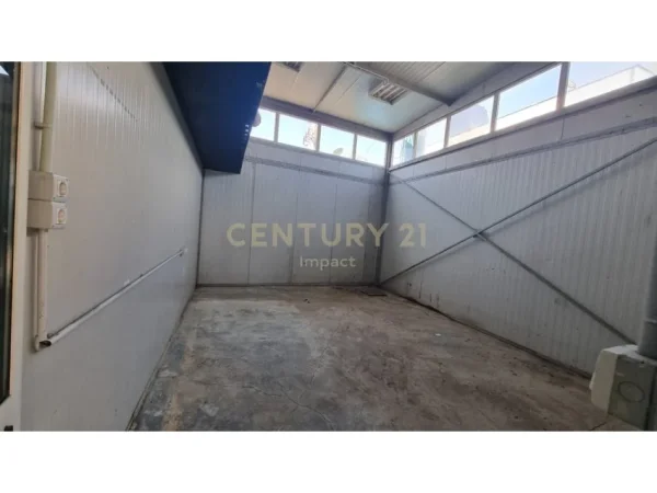 Tirane, jepet me qera ambjent biznesi Kati 0, 2.500 m² 3.000 € (RINAS)