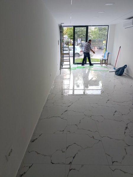 Tirane, jepet me qera ambjent biznesi Kati 1, 40 m² 500 € (ISH Stacioni fundit I TR re)