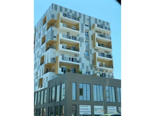 Tirane, shes apartament 1+1 Kati 3, 74 m² 125.000 € (sheshi shqiponja)