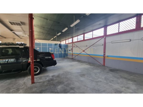 Tirane, jepet me qera magazine Kati 0, 2.500 m² 3.000 € (BERXULLE)