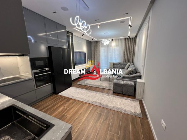 Tirane, jepet me qera apartament 2+1 Kati 3, 124 m² 1.000 € (Farmacia 10 ne Kompleksin Arlis)