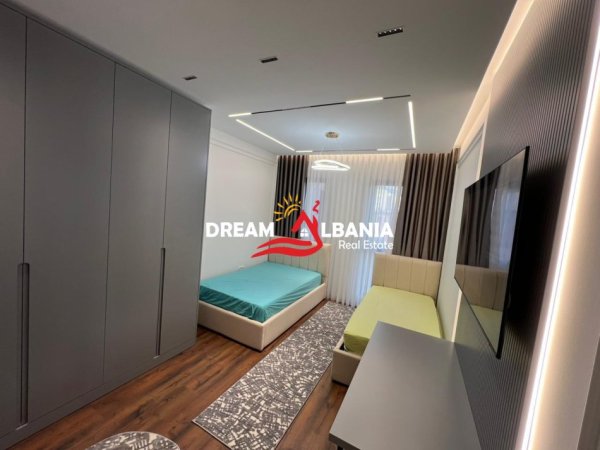 Tirane, jepet me qera apartament 2+1 Kati 3, 124 m² 1.000 € (Farmacia 10 ne Kompleksin Arlis)