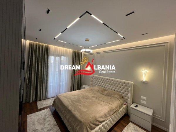 Tirane, jepet me qera apartament 2+1 Kati 3, 124 m² 1.000 € (Farmacia 10 ne Kompleksin Arlis)
