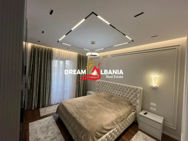 Tirane, jepet me qera apartament 2+1 Kati 3, 124 m² 1.000 € (Farmacia 10 ne Kompleksin Arlis)