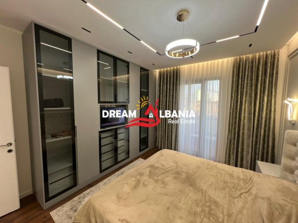 Tirane, jepet me qera apartament 2+1 Kati 3, 124 m² 1.000 € (Farmacia 10 ne Kompleksin Arlis)