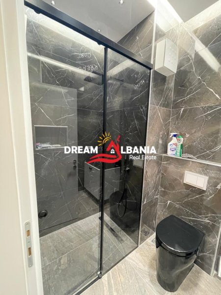 Tirane, jepet me qera apartament 2+1 Kati 3, 124 m² 1.000 € (Farmacia 10 ne Kompleksin Arlis)