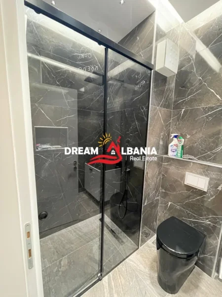 Tirane, jepet me qera apartament 2+1 Kati 3, 124 m² 1.000 € (Farmacia 10 ne Kompleksin Arlis)