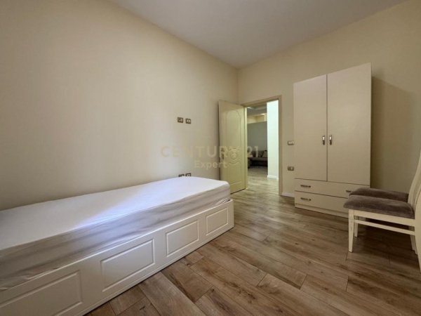 Tirane, jepet me qera apartament 2+1 Kati 1, 85 m² 600 € (RRUGEN ISLAM ALLA)