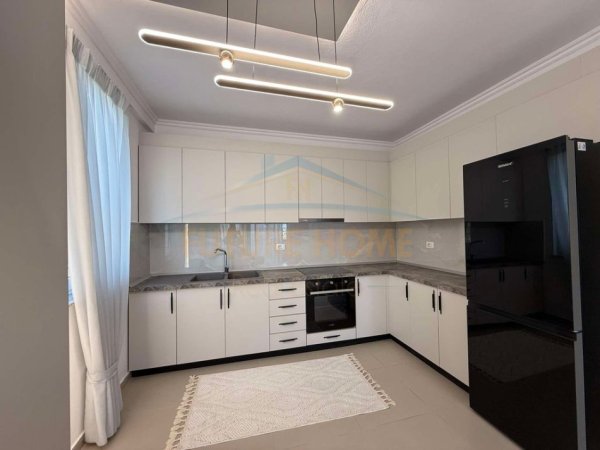 Tirane, shitet apartament 2+1+Ballkon Kati 6, 117 m² 163.000 € 