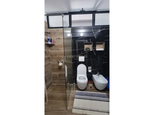 Tirane, shes magazine Kati 0, 2.500 m² 1.200.000 € (BERXULLE)