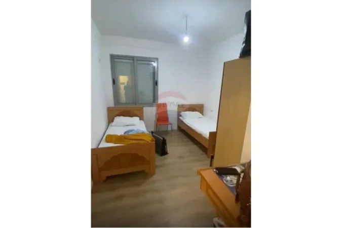 Tirane, jepet me qera apartament 2+1 , 80 m² 450 € 