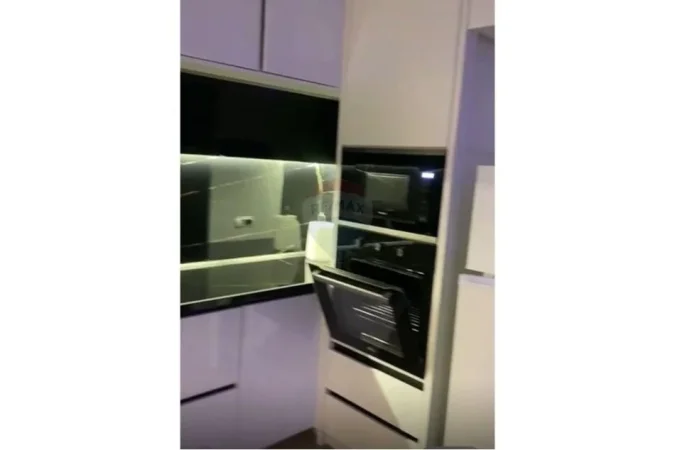 Tirane, jepet me qera apartament 2+1 , 80 m² 450 € 