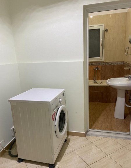 Tirane, jepet me qera shtepi 1+1 Kati 1, 60 m² 330 € (️JEPET ME QERA SUPER HYRJE 1+1 E MOBILUAR TEK JORDAN MISJA.)
