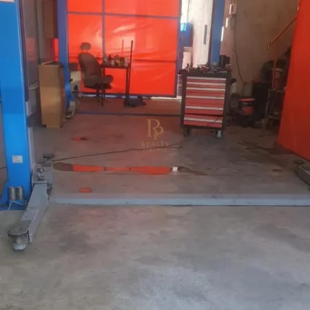 Tirane, jepet me qera ambjent biznesi Kati 0, 70 m² 1.000 € (Ish Fusha e Aviacionit)