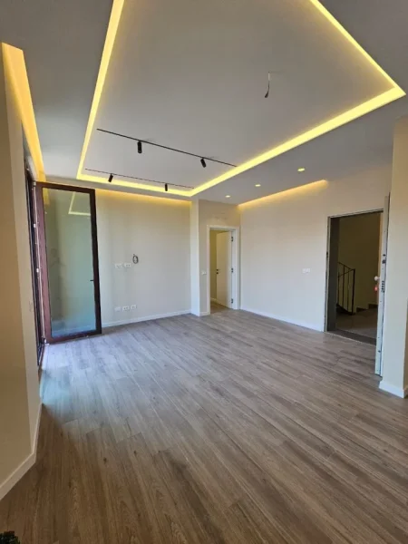 Tirane, jepet me qera zyre Kati 3, 114 m² 1.300 € (Altana Luxury Rezidence)
