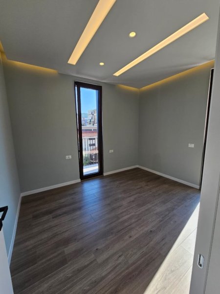 Tirane, jepet me qera zyre Kati 3, 114 m² 1.300 € (Altana Luxury Rezidence)