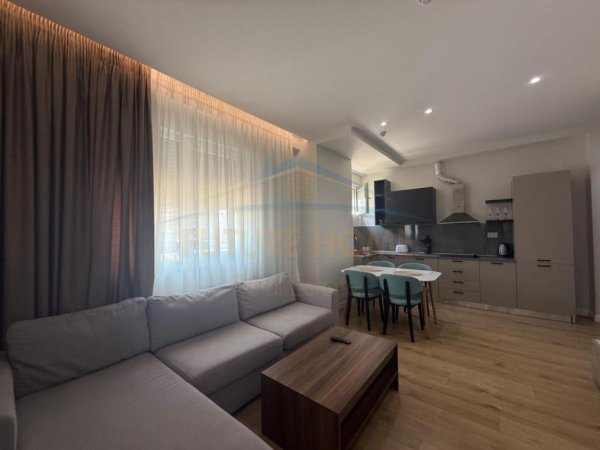 Tirane, shitet apartament 1+1+Ballkon , 220 m² 396.000 € 