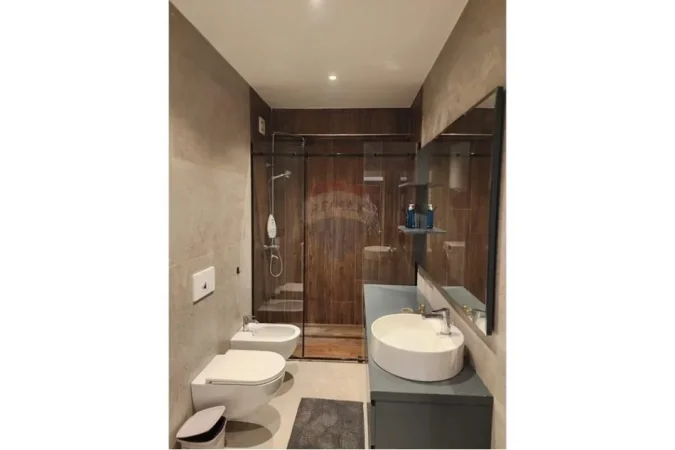 Tirane, jepet me qera apartament 1+1 , 67 m² 500 € (Shkolla e Baletit)