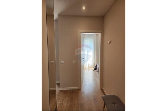Tirane, jepet me qera apartament 1+1 , 67 m² 500 € (Shkolla e Baletit)