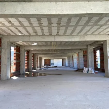 Tirane, jepet me qera magazine Kati 1, 9.000 € (Kamez)