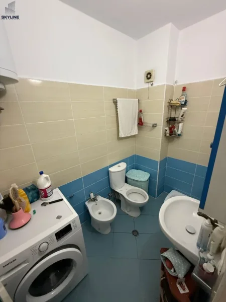 Tirane, jepet me qera apartament 1+1 Kati 8, 65 m² 390 € 