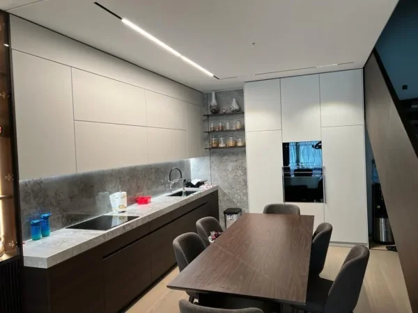 Tirane, shitet apartament duplex 3+1+Ballkon Kati 11, 356 m² 850.000 € (Square 21)