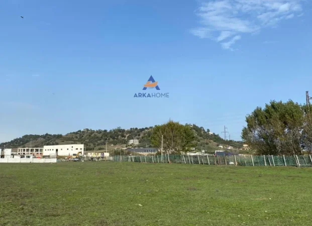 Tirane, shitet toke , 10.700 m² 642.000 € (YZBERISHT)
