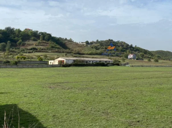 Tirane, shitet toke , 10.700 m² 642.000 € (YZBERISHT)