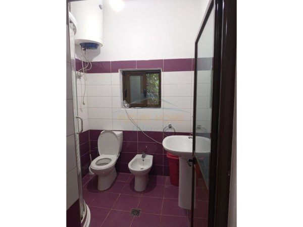 Tirane, jepet me qera apartament 2+1 Kati 1, 95 m² 350 €