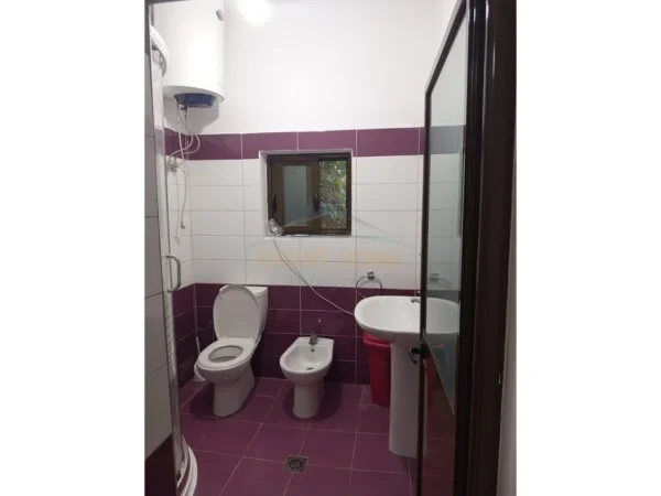 Tirane, jepet me qera apartament 2+1 Kati 1, 95 m² 350 €