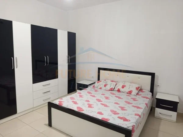 Tirane, jepet me qera apartament 2+1 Kati 1, 95 m² 350 €