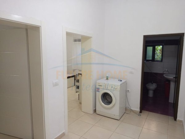 Tirane, jepet me qera apartament 2+1 Kati 1, 95 m² 350 €