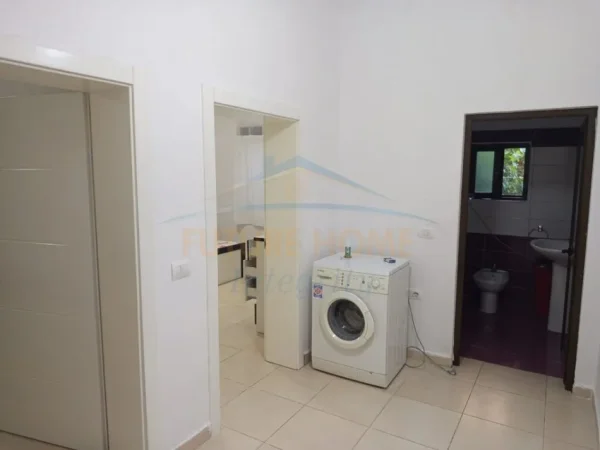 Tirane, jepet me qera apartament 2+1 Kati 1, 95 m² 350 €