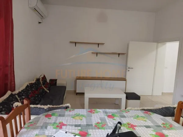 Tirane, jepet me qera apartament 2+1 Kati 1, 95 m² 350 €