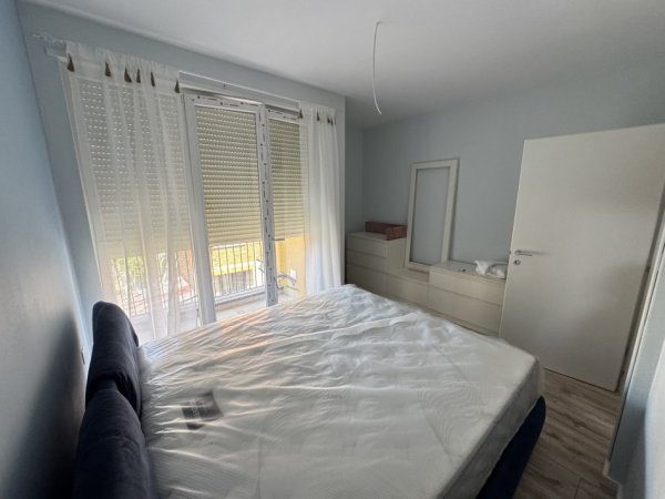 Tirane, jepet me qera apartament 1+1+Ballkon Kati 2, 65 m² 600 € (Rruga ali demi)