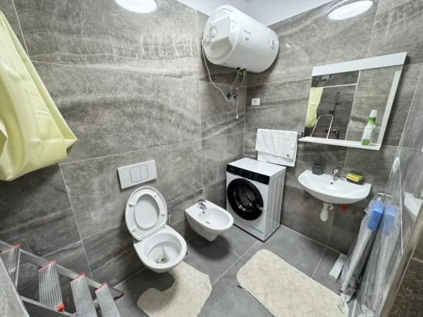 Tirane, jepet me qera apartament 1+1+Ballkon Kati 2, 65 m² 600 € (Rruga ali demi)