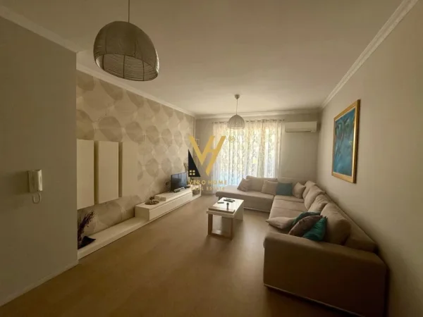 Tirane, jepet me qera apartament 3+1+Ballkon Kati 8, 130 m² 600 € (ASTIR)