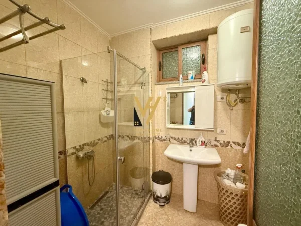 Tirane, jepet me qera apartament 3+1+Ballkon Kati 8, 130 m² 600 € (ASTIR)