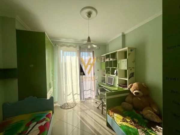 Tirane, jepet me qera apartament 3+1+Ballkon Kati 8, 130 m² 600 € (ASTIR)