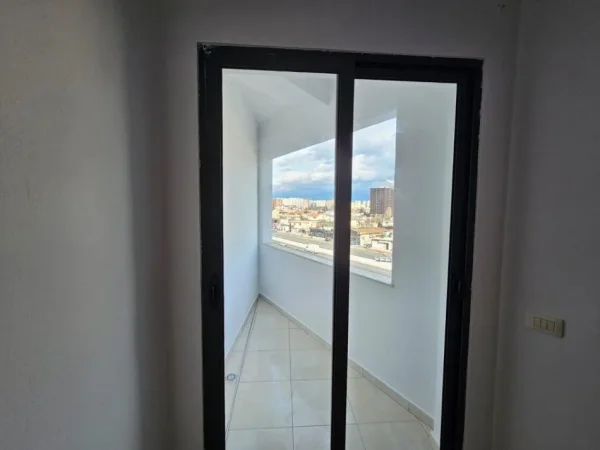 Tirane, jepet me qera 2+1 Kati 2, 120 m² 400 € 