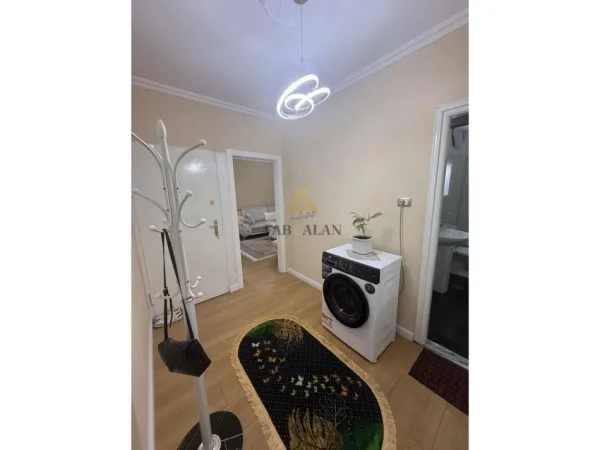 Tirane, shitet apartament 1+1 Kati 3, 54 m² 110.000 € (Porcelan, mbrapa UET)