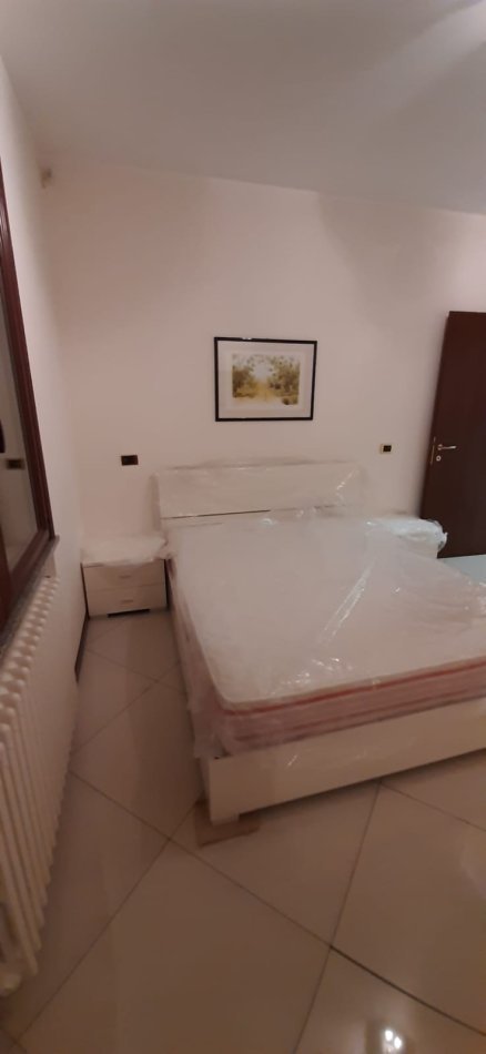 Tirane, jepet me qera Vile 1+1+Ballkon Kati 3, 75 m² 460 € (Ish Kinostudio/Rruga Aleksander Moisiu)