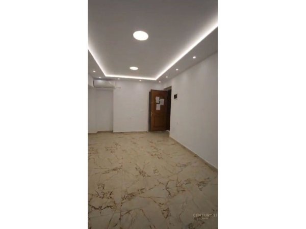 Tirane, jepet me qera dyqan Kati 0, 27 m² 600 € (21 Dhjetori)