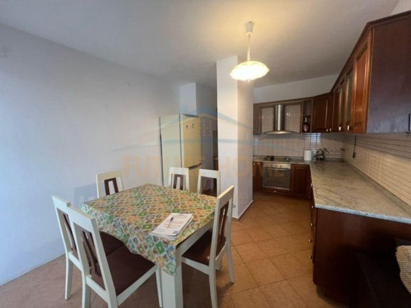 Durres, jepet me qera apartament 3+1+Ballkon , 110 m² 300 € 