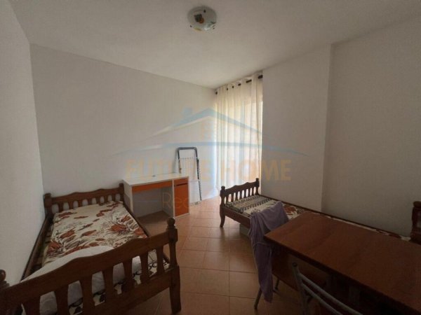 Durres, jepet me qera apartament 3+1+Ballkon , 110 m² 300 € 